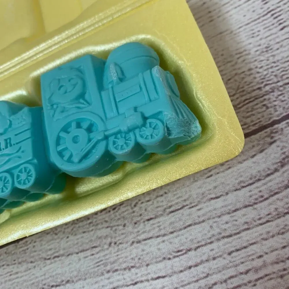 Vintage Avon Soap Train 1982 All Aboard Blue Snap Apart Set of 3 Soaps 1oz Each